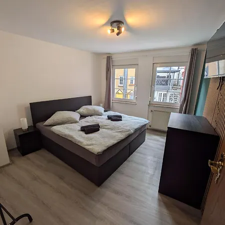 Innenstadt Mit Parkplatz In 200m Entfernung Bis 4 Personen, 80m Bis Markplatz *