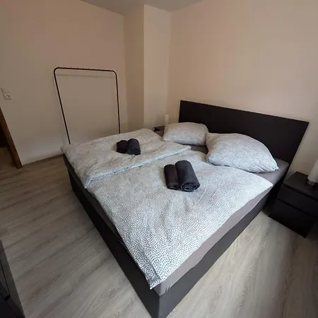 Innenstadt Mit Parkplatz In 200m Entfernung Bis 4 Personen, 80m Bis Markplatz *