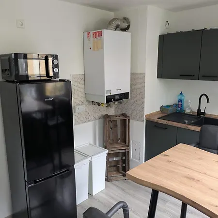 Innenstadt Mit Parkplatz In 200m Entfernung Bis 4 Personen, 80m Bis Markplatz Apartmán *