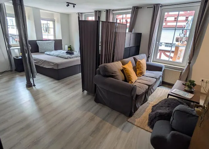 Innenstadt Mit Parkplatz In 200m Entfernung Bis 4 Personen, 80m Bis Markplatz Appartement *